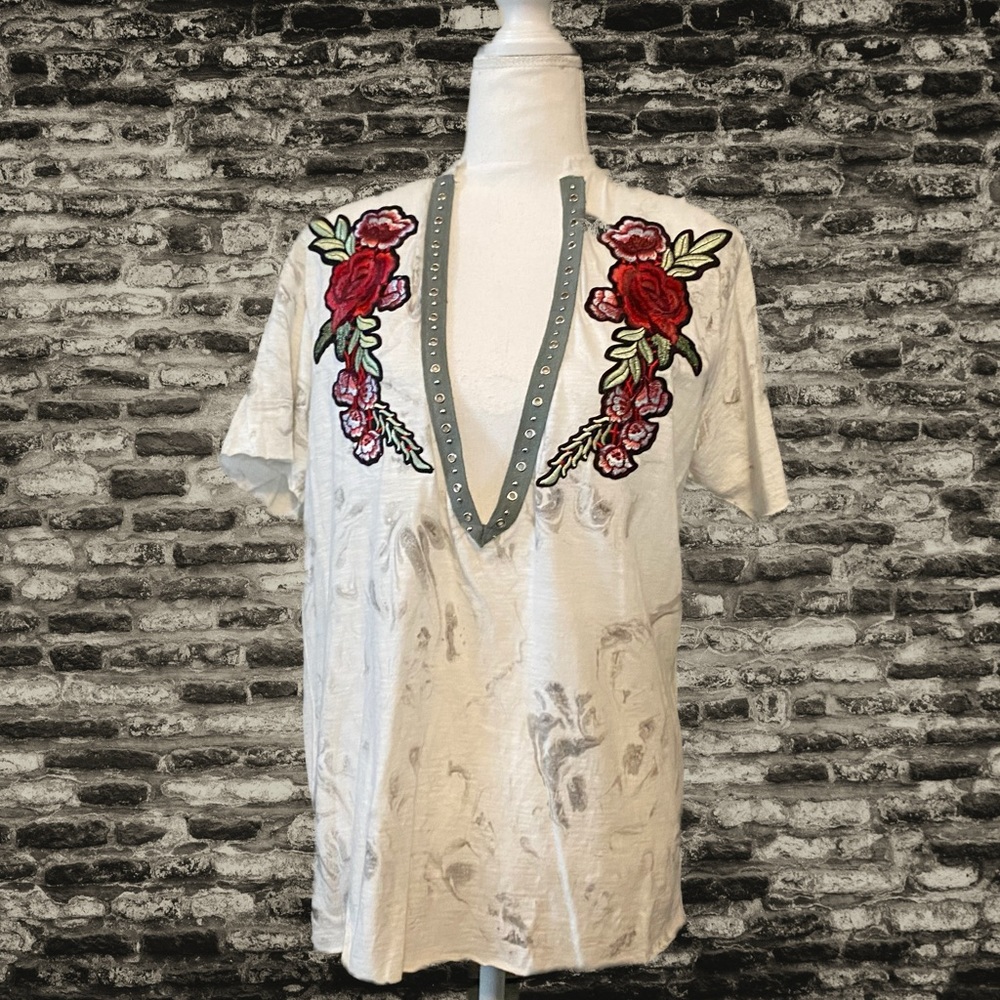 AFFLICTION'S WOMENS ROSE VINE SHORT SLEEVE TEE FROM THE BUCKLE in SIZE LARGE